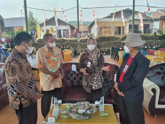 Kepala SMK Negeri 7 Kendal bertemu Kepala Dinas Provinsi Jawa Tengah dalam Panen Perdana Melon Venus
