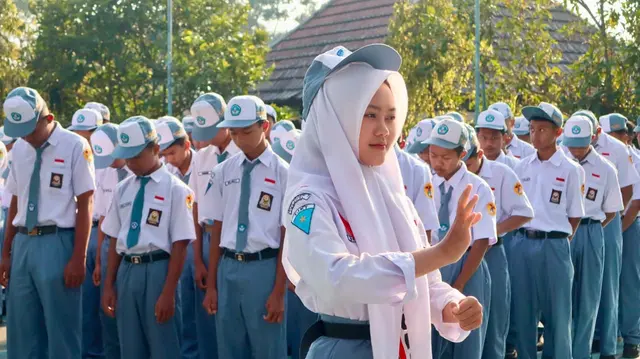 Upacara Hari Bendera Hari Senin menjadi Pembiasaan Baik di SMK Negeri 7 Kendal