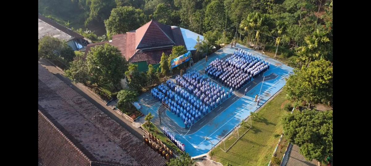 image slide Lapangan