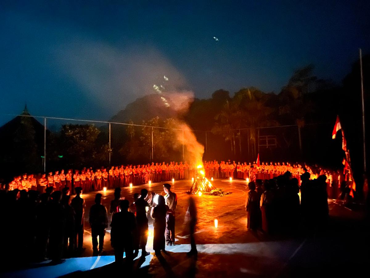 image slide SMKN 7 Kendal Malam Hari