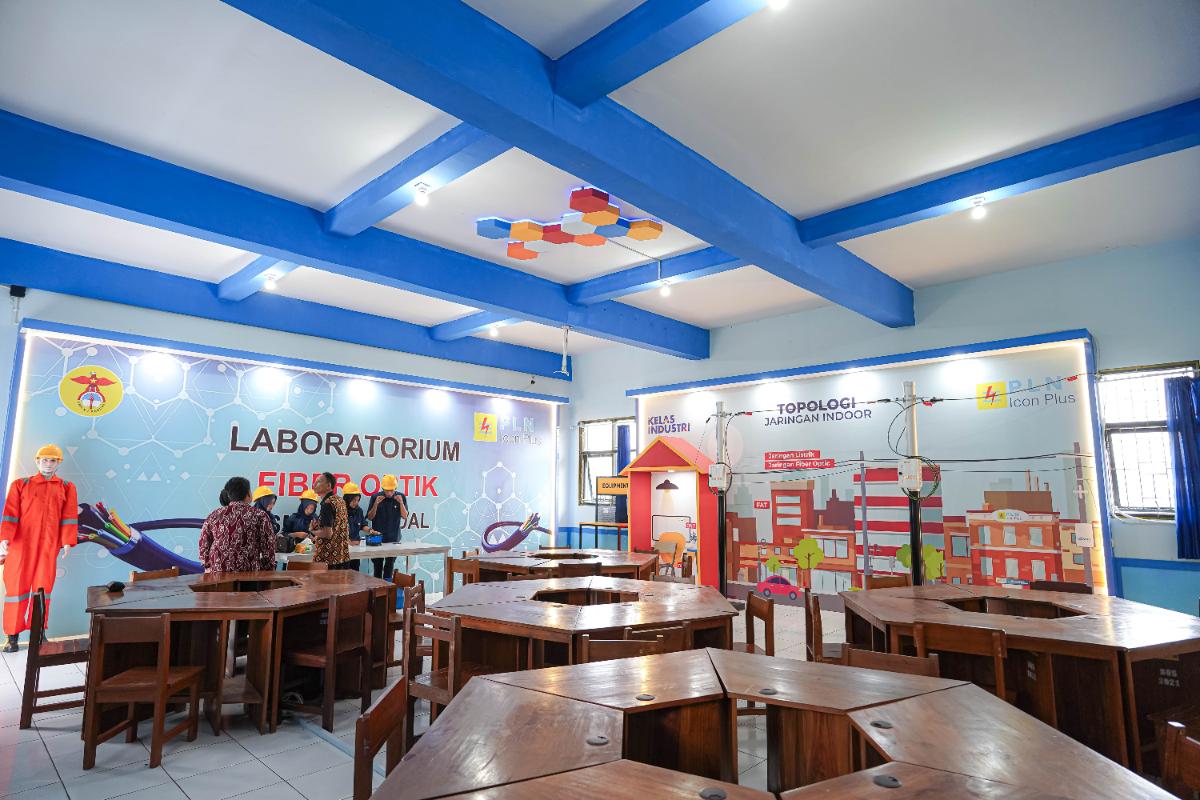 image slide Kelas Industri PT PLN Icon Plus