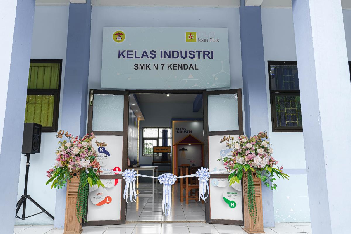 image slide Kelas Industri PT PLN Icon Plus