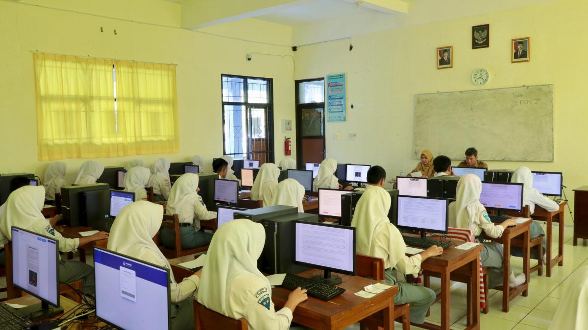 image slide Lab Komputer 1