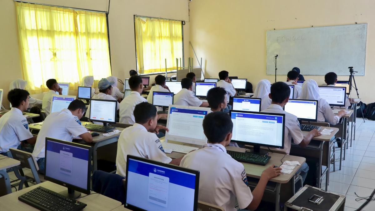 image slide Lab Komputer 2