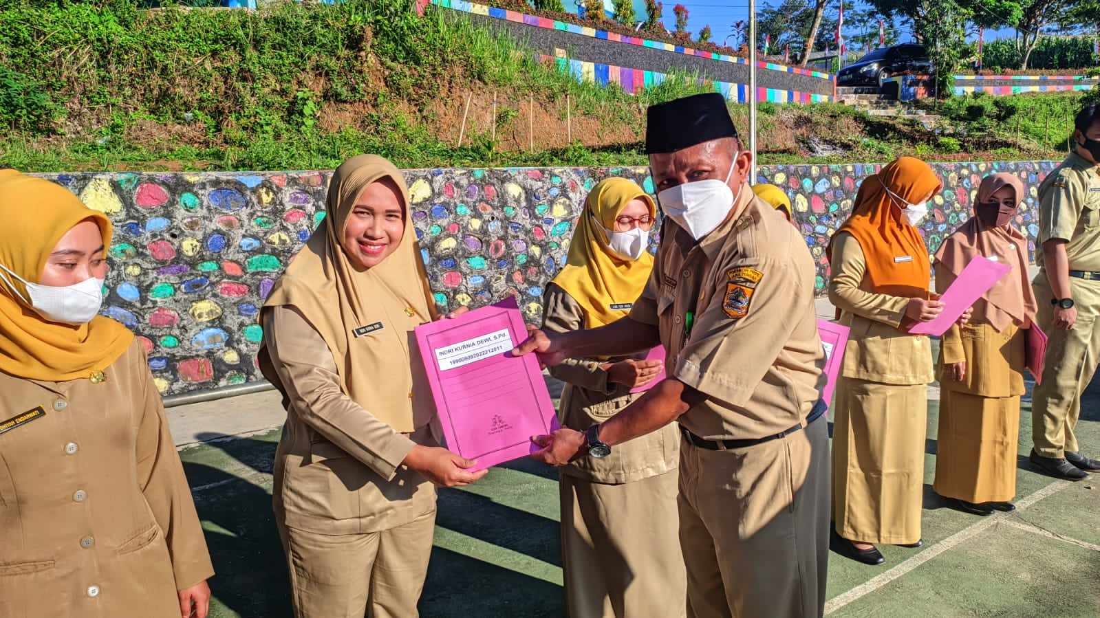 PENYERAHAN SK PPPK OLEH KEPALA SMK N 7 KENDAL KEPADA 9 ORANG GURU PPPK