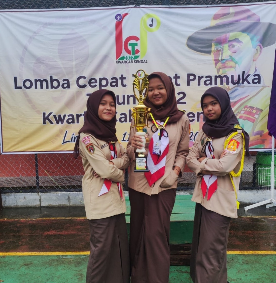 Tim Pramuka Putri Raih Juara Harapan II