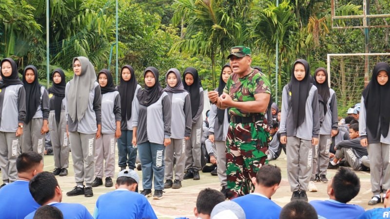 PERKUAT KARAKTER TIM KESISWAAN SMKN 7 KENDAL ADAKAN PEMBINAAN MENTAL DAN KEDISIPLINAN